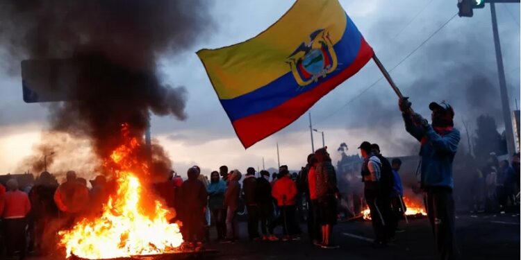 Mundo em chamas: a morte do presidenciável no Equador e o “cinturão russo” na África