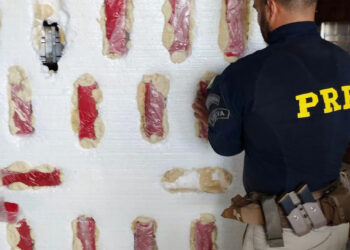 PRF apreende 400 kg de maconha em colchões que seriam entregues em Guarapari