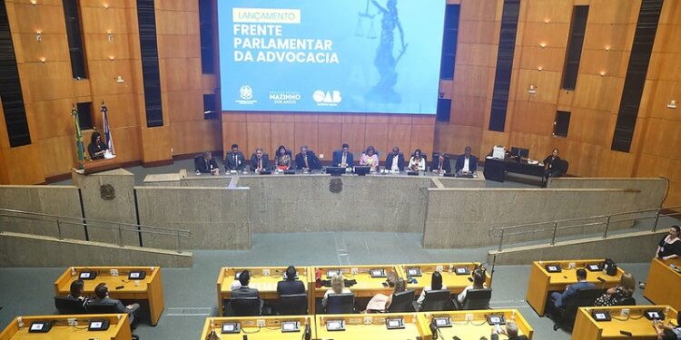 Frente Parlamentar da Advocacia é lançada com sucesso na Assembleia Frente Parlamentar da Advocacia é lançada com sucesso na Assembleia