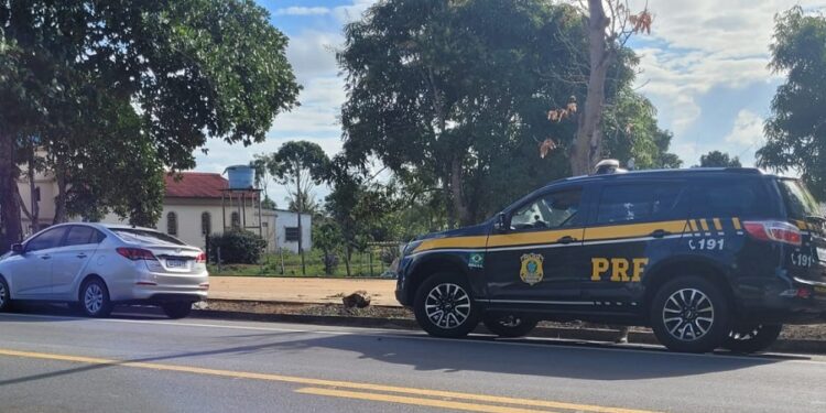 PRF recupera na BR 101 em Sooretama veículo roubado em São Mateus PRF recupera na BR 101 em Sooretama veículo roubado em São Mateus