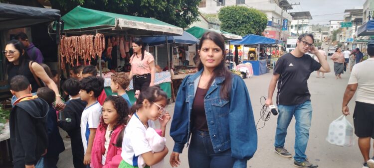 Estudantes da EMEFTI Elizabeth Trzsoseki visitam Feira Livre da Rua Mineira