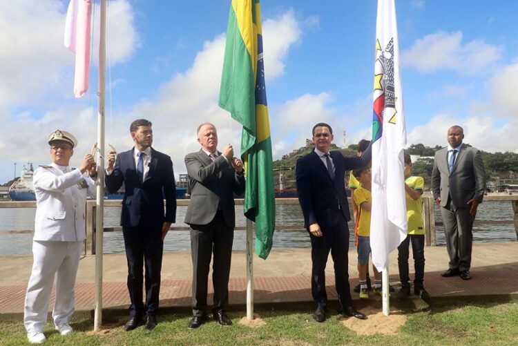 Desfile Cívico-Militar reúne mais de 10 mil pessoas em Vitória