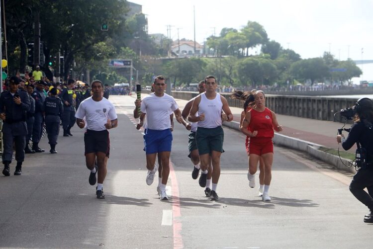 Desfile Cívico-Militar reúne mais de 10 mil pessoas em Vitória