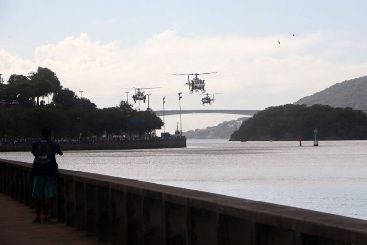 Desfile Cívico-Militar reúne mais de 10 mil pessoas em Vitória