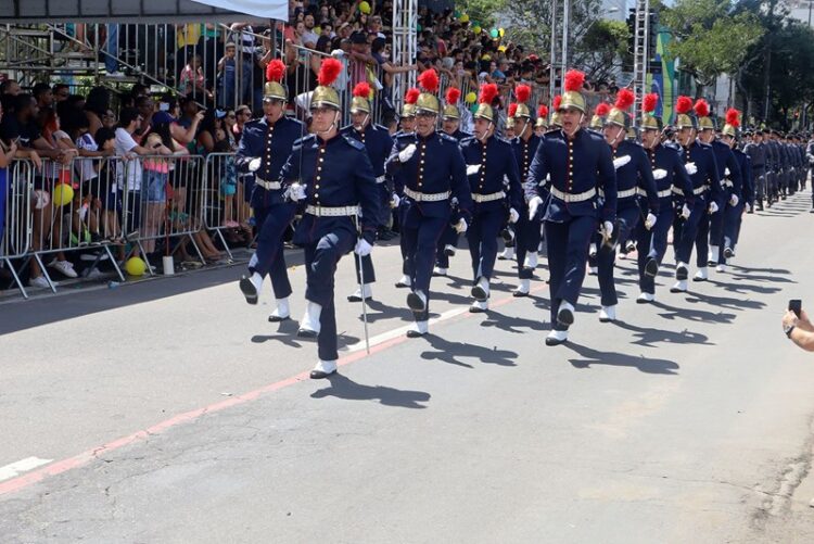 Desfile Cívico-Militar reúne mais de 10 mil pessoas em Vitória