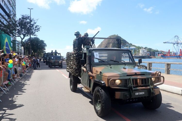 Desfile Cívico-Militar reúne mais de 10 mil pessoas em Vitória