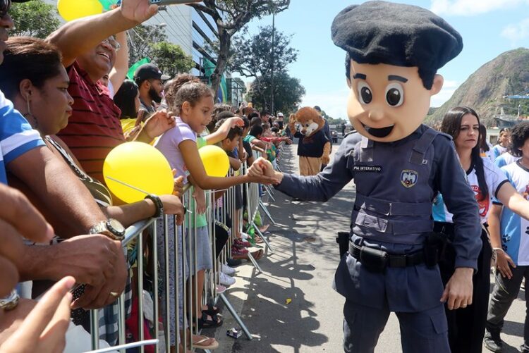 Desfile Cívico-Militar reúne mais de 10 mil pessoas em Vitória
