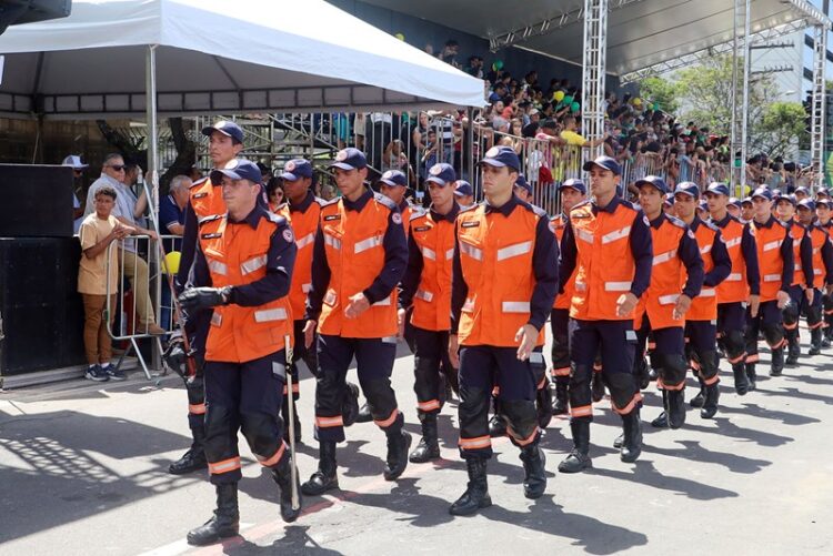 Desfile Cívico-Militar reúne mais de 10 mil pessoas em Vitória