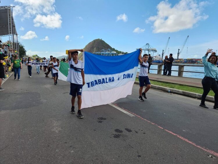 Desfile Cívico-Militar reúne mais de 10 mil pessoas em Vitória