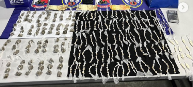 Polícia militar prende traficante com 600 doses de drogas em Pinheiros Polícia militar prende traficante com 600 doses de drogas em Pinheiros