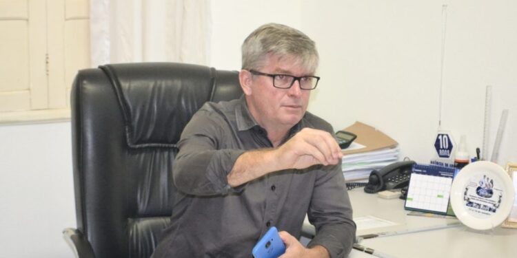 Bolinha renuncia à candidatura e aumenta favoritismo de Irineu em Vila Pavão Bolinha renuncia à candidatura e aumenta favoritismo de Irineu em Vila Pavão