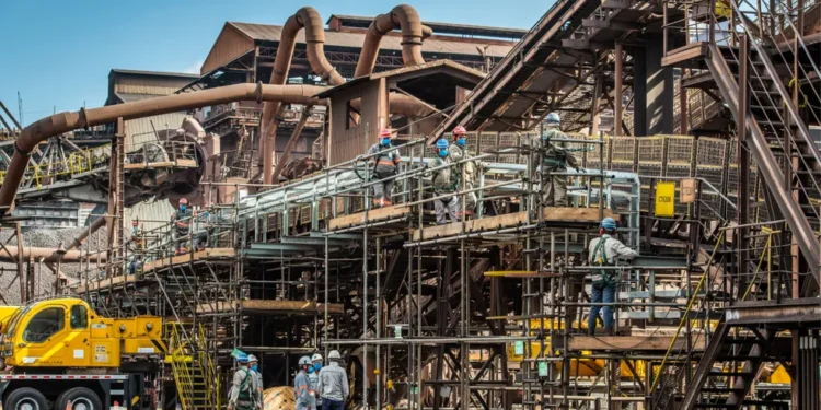 Pó preto mineiro: Justiça bloqueia R$ 346 milhões da Usiminas por causa de poluição ambiental