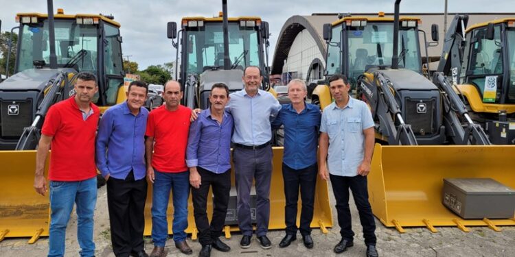 Seag entrega equipamentos para 45 municípios, inclusive Barra de São Francisco