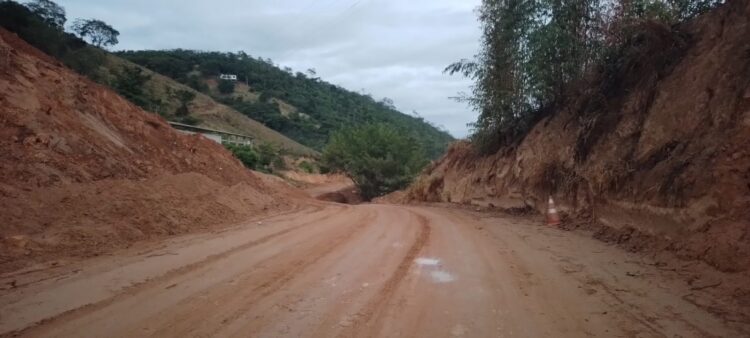 Pavimentação da ES-320 empolga moradores da região do Itaúnas; confira vídeo e fotos