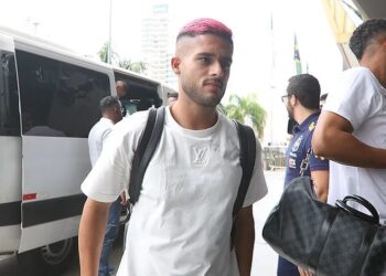 Seleção recebe 21 convocados em Cuiabá e só ficará completa nesta terça, 10
