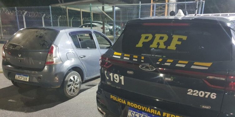 PRF recupera em Rio Novo do Sul, veículo clonado, roubado no RJ em 2018