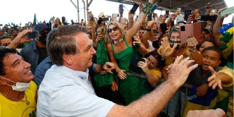 Direita prepara recepção “de impacto” para Jair Bolsonaro receber título de cidadão Direita prepara recepção “de impacto” para Jair Bolsonaro receber título de cidadão