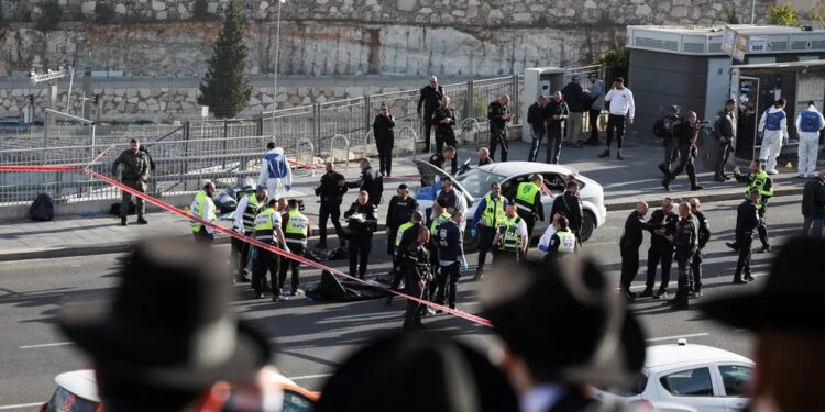 Três pessoas morrem e outras 16 ficam feridas após ataque a tiros  em Jerusalém