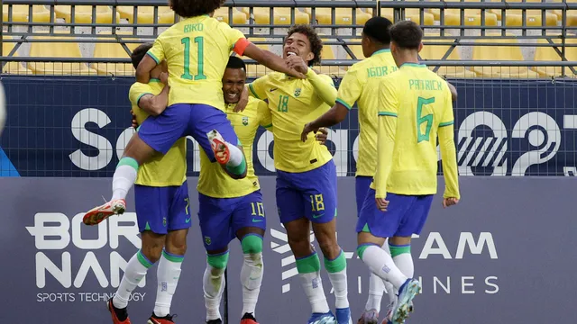 Brasil sofre, mas vence Estados Unidos na estreia do futebol no Pan 2023
