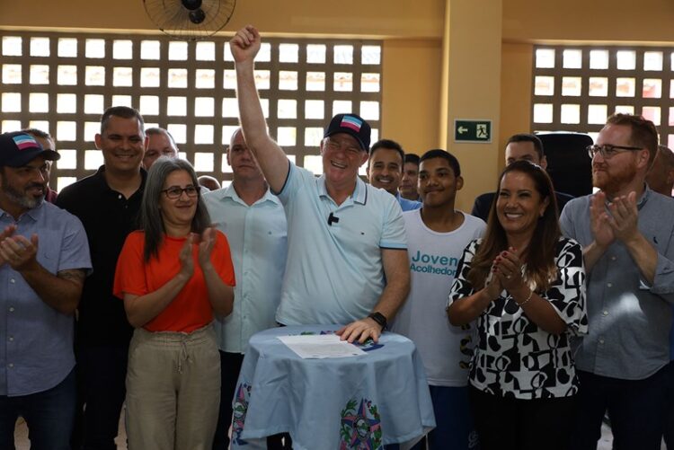 Governador entrega equipamentos esportivos e anuncia reforma de escola em Sooretama