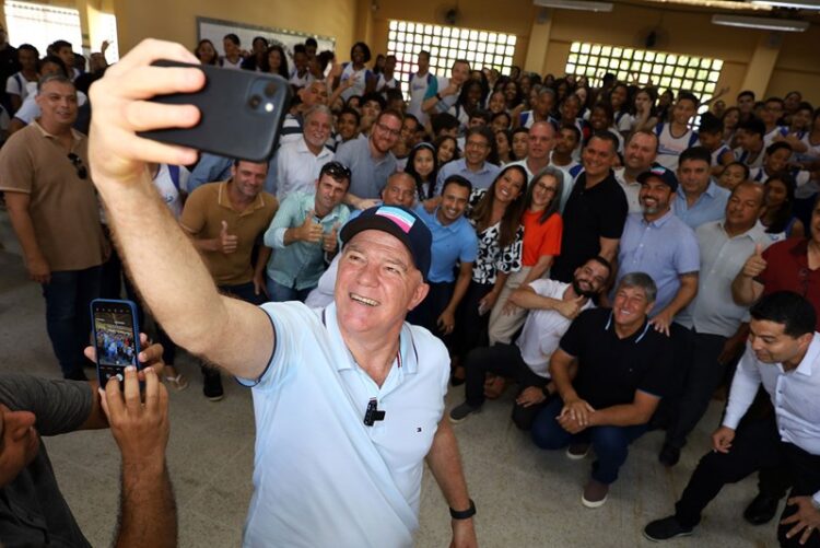 Governador entrega equipamentos esportivos e anuncia reforma de escola em Sooretama