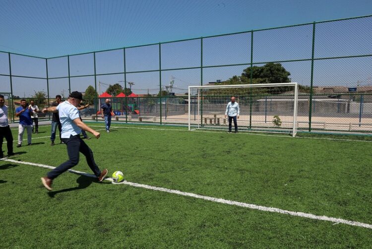 Governador entrega equipamentos esportivos e anuncia reforma de escola em Sooretama