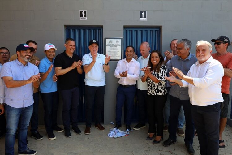 Governador entrega equipamentos esportivos e anuncia reforma de escola em Sooretama