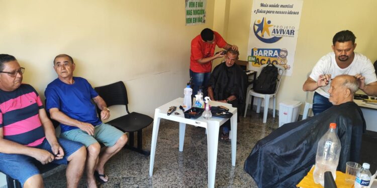 Homens do Projeto Avivar ouvem palestra e recebem cuidados estéticos em alusão ao Dia Internacional do Homem