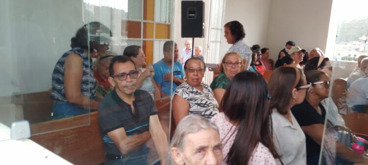 Finados movimenta o cemitério municipal de Barra de São Francisco na manhã desta quinta, 2