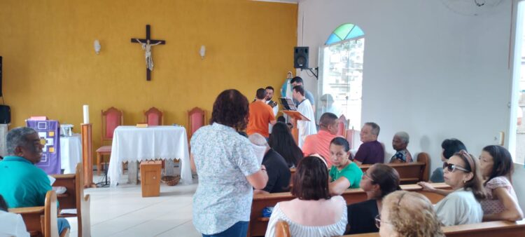 Finados movimenta o cemitério municipal de Barra de São Francisco na manhã desta quinta, 2