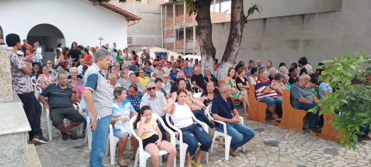 Finados movimenta o cemitério municipal de Barra de São Francisco na manhã desta quinta, 2