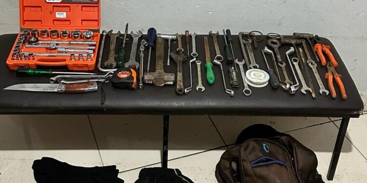 PM prende ladrões foragidos que furtaram propriedade rural em Nova Venécia PM prende ladrões foragidos que furtaram propriedade rural em Nova Venécia