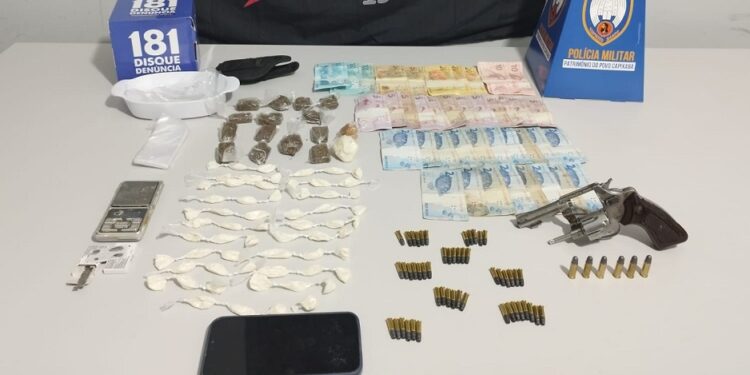 PM apreende grande quantidade de drogas, munições e veículo em Montanha PM apreende grande quantidade de drogas, munições e veículo em Montanha