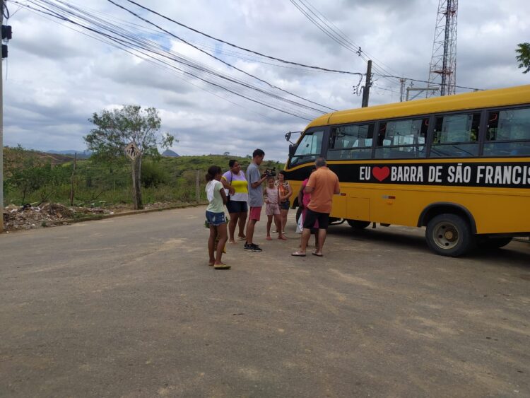 Moradores dos bairros Colina e Estrela aprovam transporte gratuito para o Centro de São Francisco