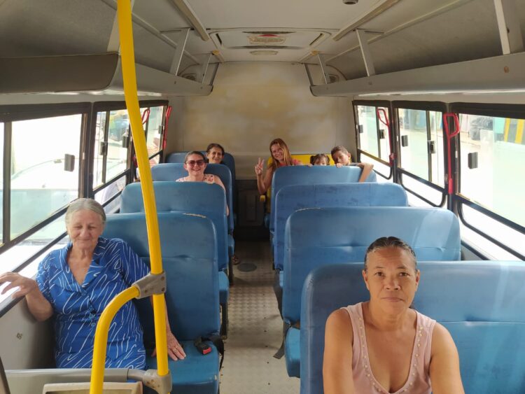 Moradores dos bairros Colina e Estrela aprovam transporte gratuito para o Centro de São Francisco