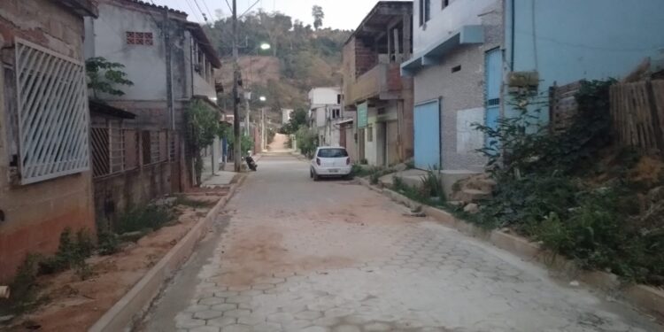 Pavimentação de 15 ruas da Vila Vicente em Barra de São Francisco está em fase de conclusão