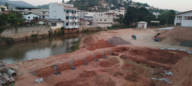 Enivaldo entrega a primeira etapa da Praça Floro Lima, na Vila Landinha