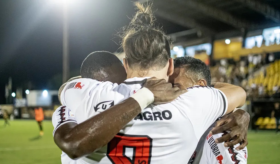 Vitória vence Novorizontino de virada e garante acesso à Série A do  Brasileirão em 2024