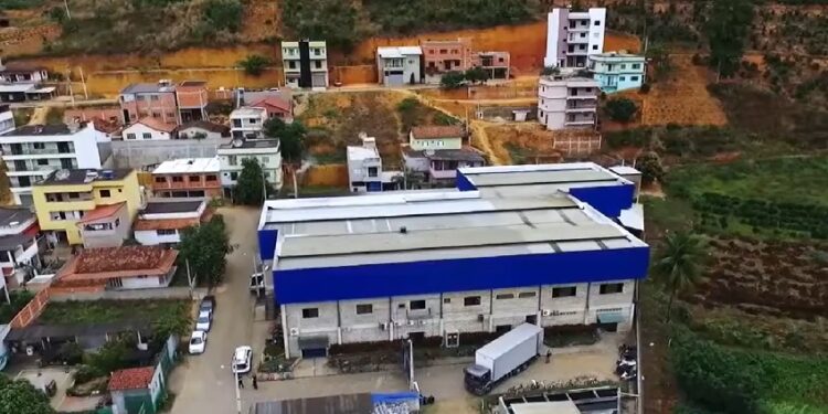 Casal é preso por tráfico de drogas em Marilândia Casal é preso por tráfico de drogas em Marilândia