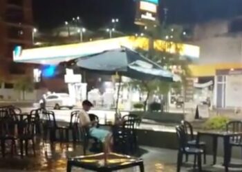 Forte tempestade atinge Barra de São Francisco na madrugada deste domingo, 21