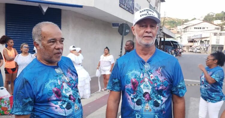 Em tarde mágica, Novo Império arrasta multidão de foliões ao apresentar seu enredo em Barra de São Francisco