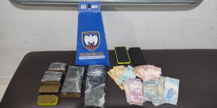 PM prende casal de traficantes com 1,5 kg de maconha em carro de aplicativo, em São Gabriel da Palha PM prende casal de traficantes com 1,5 kg de maconha em carro de aplicativo, em São Gabriel da Palha