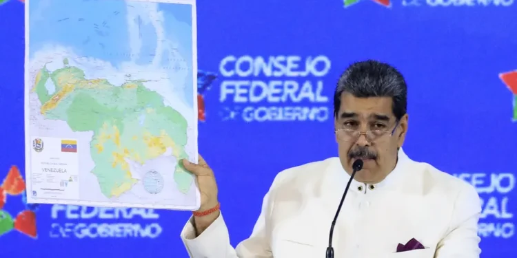 Maduro mostra mapa com Estado na Guiana e promete tomar o território ‘por bem ou por mal’