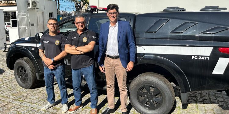 Nova viatura melhora condições de trabalho da Polícia Civil da Delegacia de Ecoporanga Nova viatura melhora condições de trabalho da Polícia Civil da Delegacia de Ecoporanga