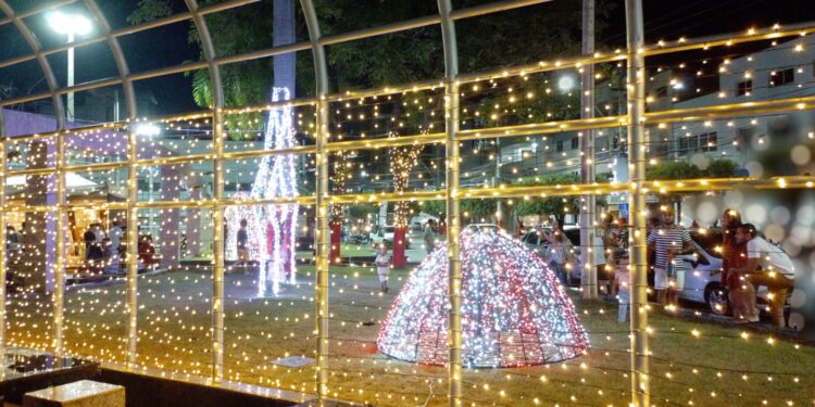 Últimos dias para curtir as Luzes de Natal no centro de Barra de São Francisco