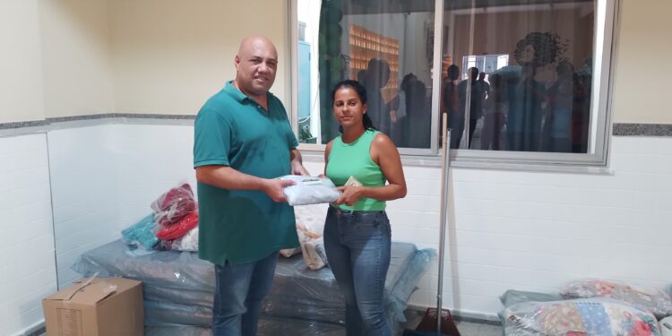 Elcimar comanda entrega de 40 kits completos de materiais para famílias atingidas pela enchente em Paulista Elcimar comanda entrega de 40 kits completos de materiais para famílias atingidas pela enchente em Paulista