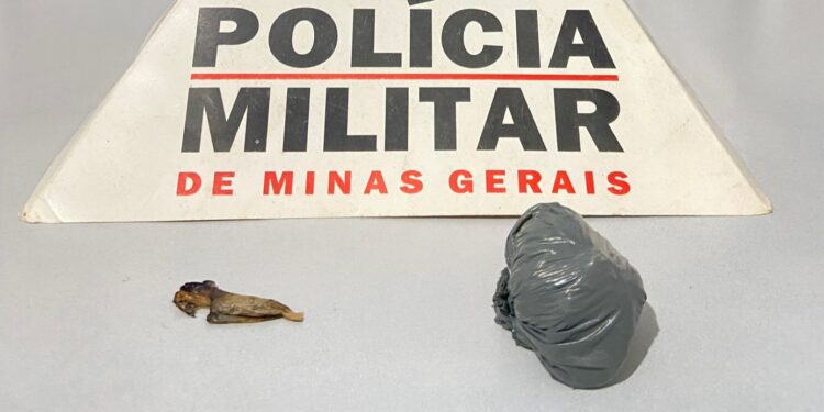 Adolescente ‘esconde’ 25 gramas de maconha na vagina, mas acaba detida em flagrante em Itabirinha