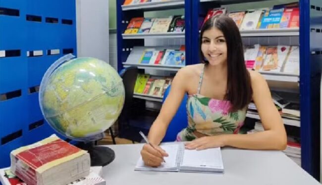 Única aluna nota mil do ES na redação do Enem estudou por videoaulas