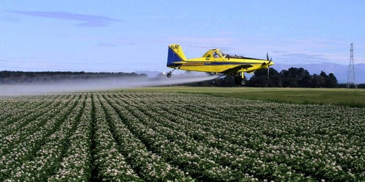 Mazinho dos Anjos quer aviação agrícola declarada atividade de interesse público no ES