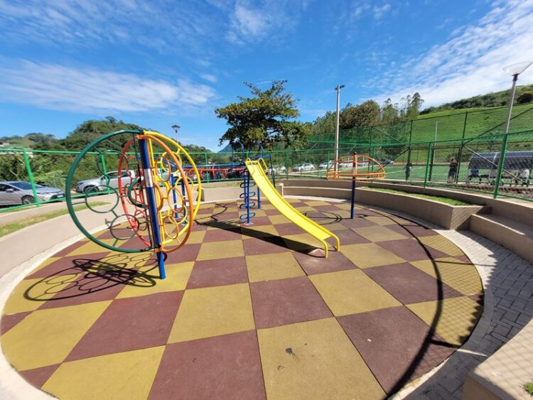 Casagrande inaugura obras e anuncia novos investimentos em Muqui
